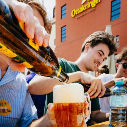 Weltrekordversuch - 600 Biere gleichzeitig einschenken