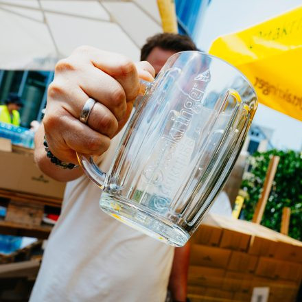 Weltrekordversuch - 600 Biere gleichzeitig einschenken