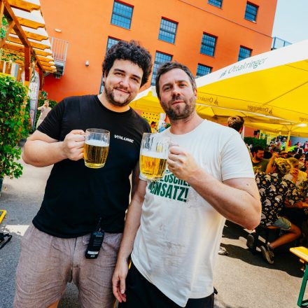 Weltrekordversuch - 600 Biere gleichzeitig einschenken