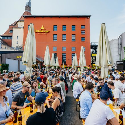 Weltrekordversuch - 600 Biere gleichzeitig einschenken