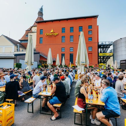 Weltrekordversuch - 600 Biere gleichzeitig einschenken