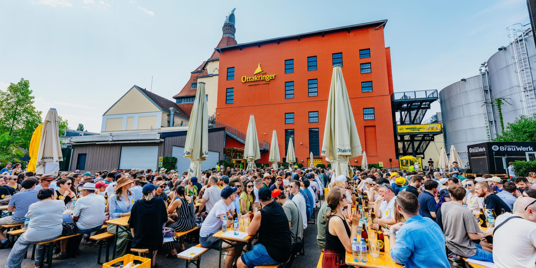 Weltrekordversuch - 600 Biere gleichzeitig einschenken