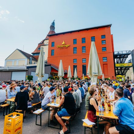 Weltrekordversuch - 600 Biere gleichzeitig einschenken