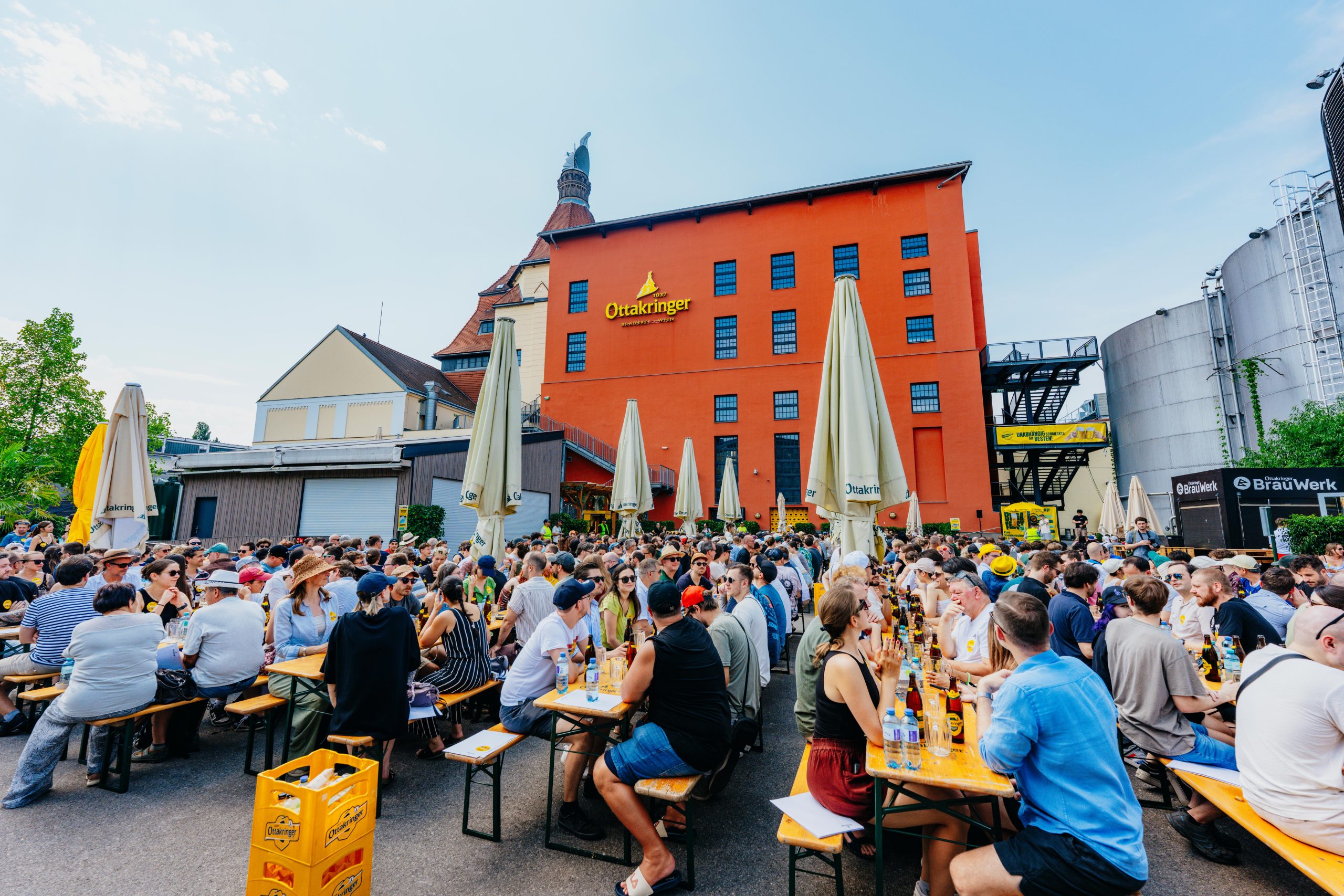 Weltrekordversuch - 600 Biere gleichzeitig einschenken