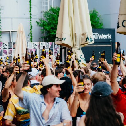 Weltrekordversuch - 600 Biere gleichzeitig einschenken