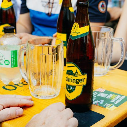 Weltrekordversuch - 600 Biere gleichzeitig einschenken