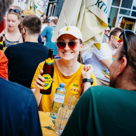Weltrekordversuch - 600 Biere gleichzeitig einschenken