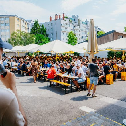 Weltrekordversuch - 600 Biere gleichzeitig einschenken