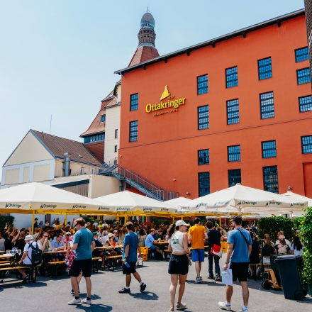Weltrekordversuch - 600 Biere gleichzeitig einschenken