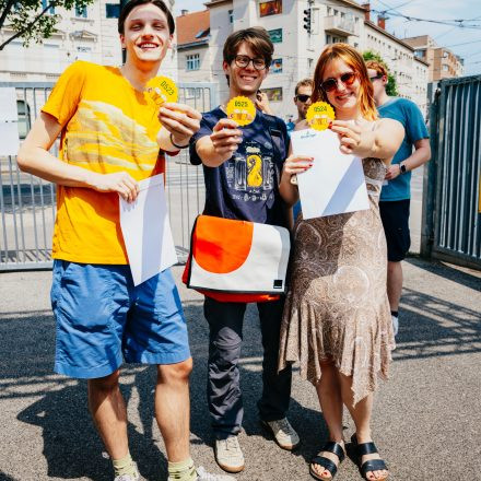 Weltrekordversuch - 600 Biere gleichzeitig einschenken