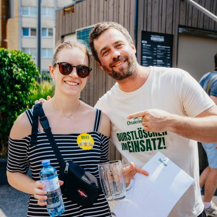 Weltrekordversuch - 600 Biere gleichzeitig einschenken