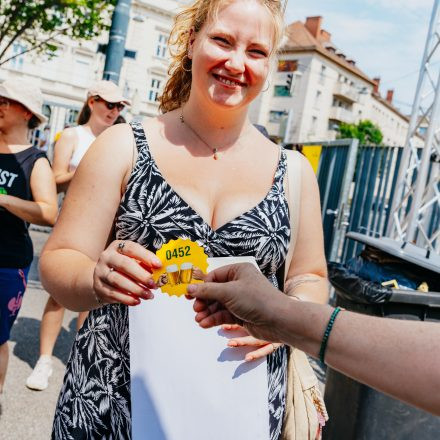 Weltrekordversuch - 600 Biere gleichzeitig einschenken