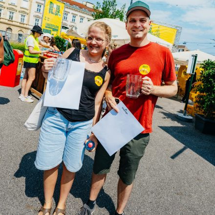 Weltrekordversuch - 600 Biere gleichzeitig einschenken