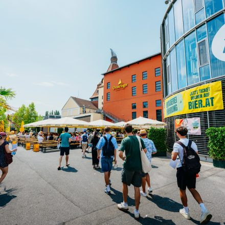 Weltrekordversuch - 600 Biere gleichzeitig einschenken