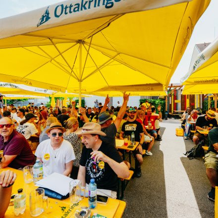 Weltrekordversuch - 600 Biere gleichzeitig einschenken