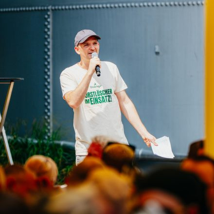 Weltrekordversuch - 600 Biere gleichzeitig einschenken