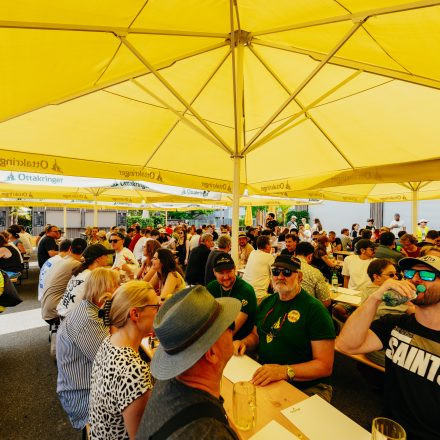 Weltrekordversuch - 600 Biere gleichzeitig einschenken
