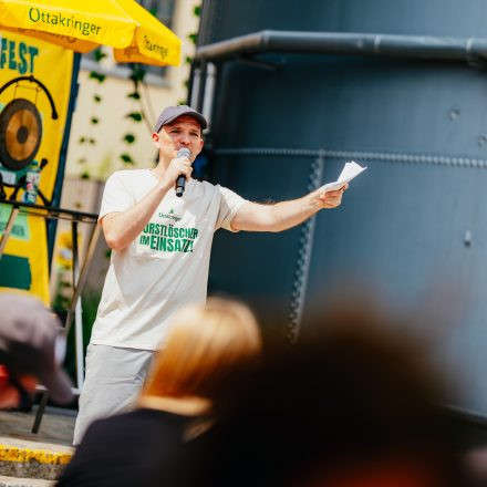 Weltrekordversuch - 600 Biere gleichzeitig einschenken