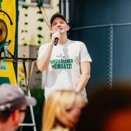 Weltrekordversuch - 600 Biere gleichzeitig einschenken