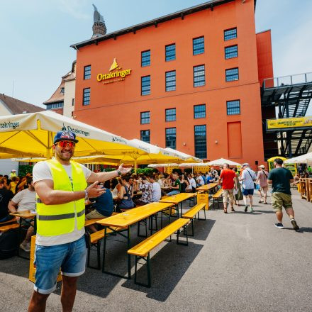 Weltrekordversuch - 600 Biere gleichzeitig einschenken