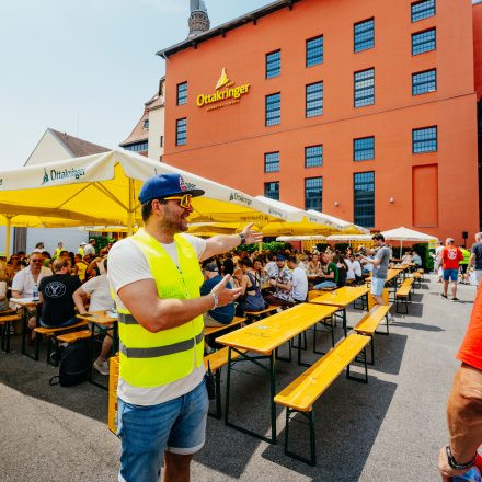 Weltrekordversuch - 600 Biere gleichzeitig einschenken