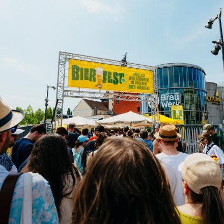Weltrekordversuch - 600 Biere gleichzeitig einschenken