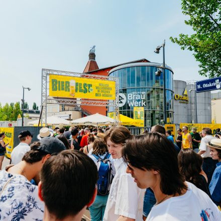 Weltrekordversuch - 600 Biere gleichzeitig einschenken