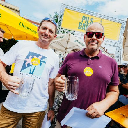 Weltrekordversuch - 600 Biere gleichzeitig einschenken