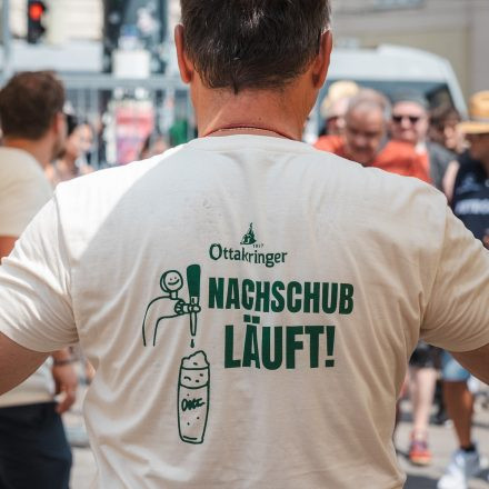 Weltrekordversuch - 600 Biere gleichzeitig einschenken