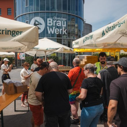 Weltrekordversuch - 600 Biere gleichzeitig einschenken