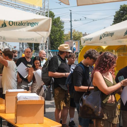 Weltrekordversuch - 600 Biere gleichzeitig einschenken