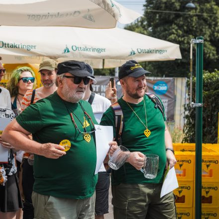 Weltrekordversuch - 600 Biere gleichzeitig einschenken