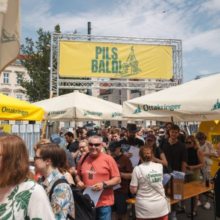Weltrekordversuch - 600 Biere gleichzeitig einschenken