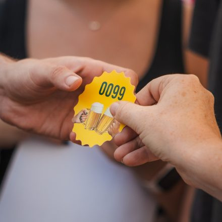 Weltrekordversuch - 600 Biere gleichzeitig einschenken