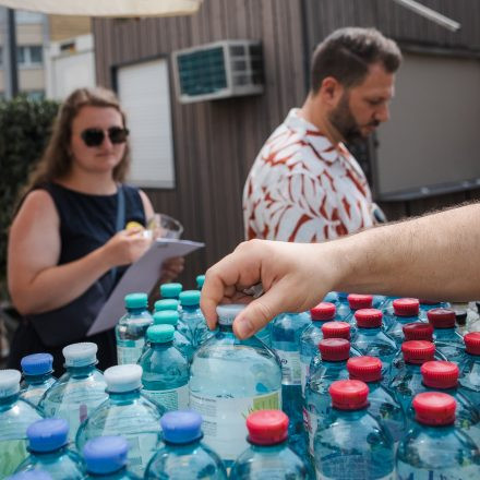 Weltrekordversuch - 600 Biere gleichzeitig einschenken