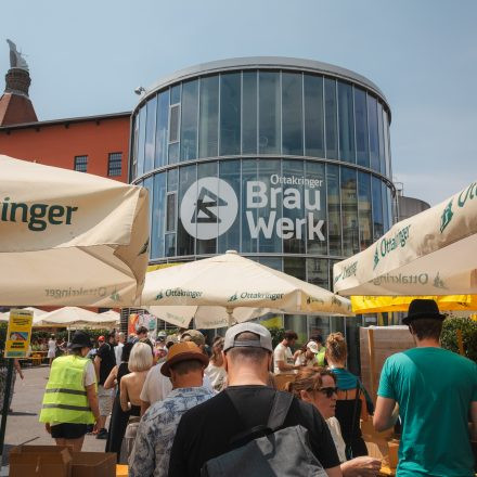 Weltrekordversuch - 600 Biere gleichzeitig einschenken