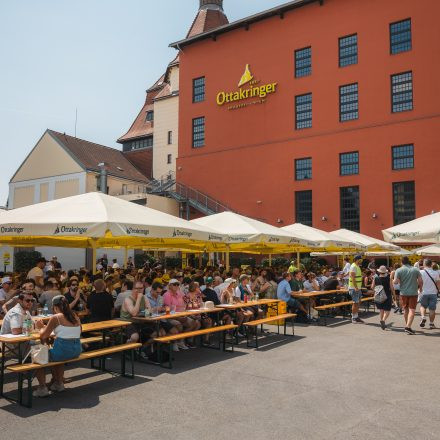 Weltrekordversuch - 600 Biere gleichzeitig einschenken