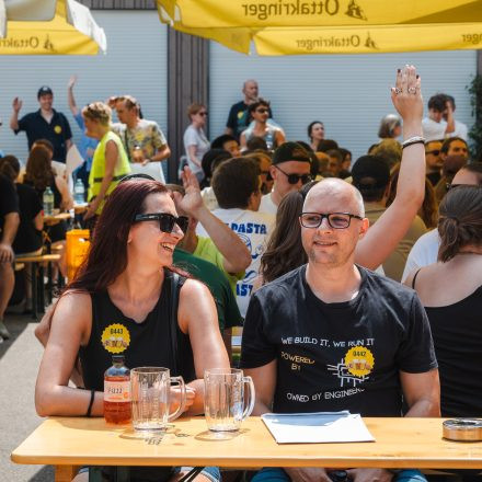 Weltrekordversuch - 600 Biere gleichzeitig einschenken