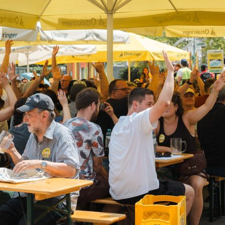 Weltrekordversuch - 600 Biere gleichzeitig einschenken