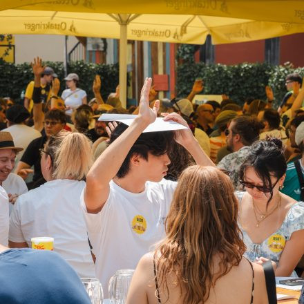 Weltrekordversuch - 600 Biere gleichzeitig einschenken