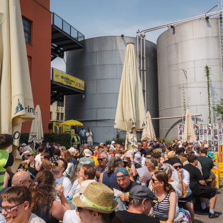 Weltrekordversuch - 600 Biere gleichzeitig einschenken