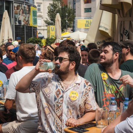 Weltrekordversuch - 600 Biere gleichzeitig einschenken