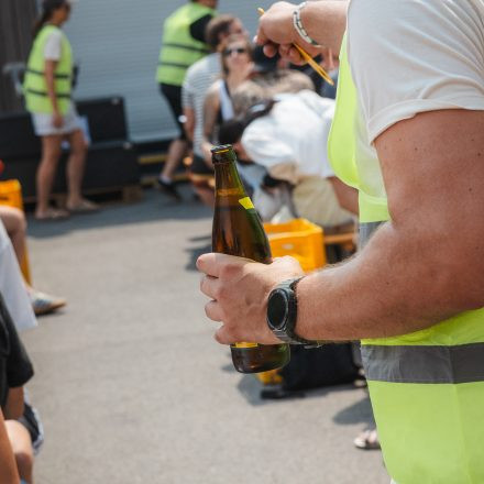 Weltrekordversuch - 600 Biere gleichzeitig einschenken