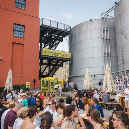 Weltrekordversuch - 600 Biere gleichzeitig einschenken