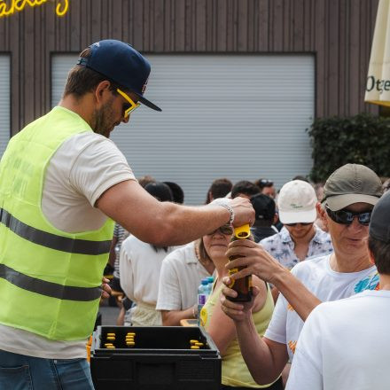 Weltrekordversuch - 600 Biere gleichzeitig einschenken
