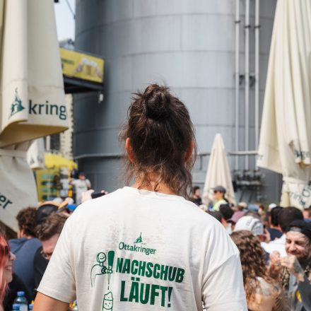 Weltrekordversuch - 600 Biere gleichzeitig einschenken