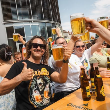 Weltrekordversuch - 600 Biere gleichzeitig einschenken
