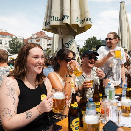 Weltrekordversuch - 600 Biere gleichzeitig einschenken