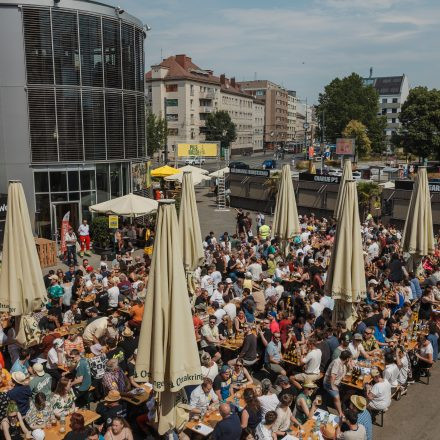 Weltrekordversuch - 600 Biere gleichzeitig einschenken