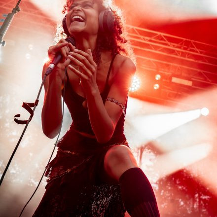 Rock im Dorf